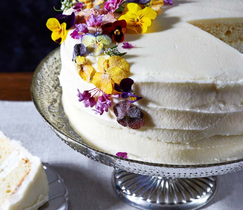 Here's how to make your own version of Prince Harry and Meghan Markle's royal wedding cake
  
  
